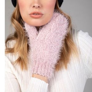 NWT Blush fuzzy cable knit-mittens w/fur lining